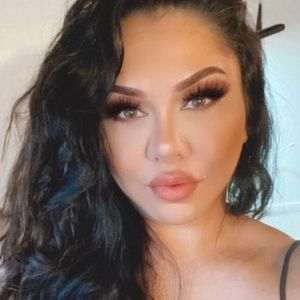 Meet your Posher, Yonique